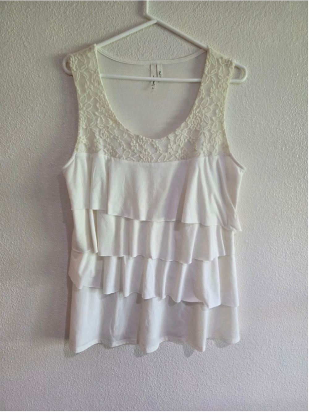Willow Bay Women’s L Cream Lace Ruffle Sleeveless Top